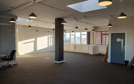 1,350 sq ft Serviced Office – Modern Open-Plan Workspace – Prime City Centre Location
